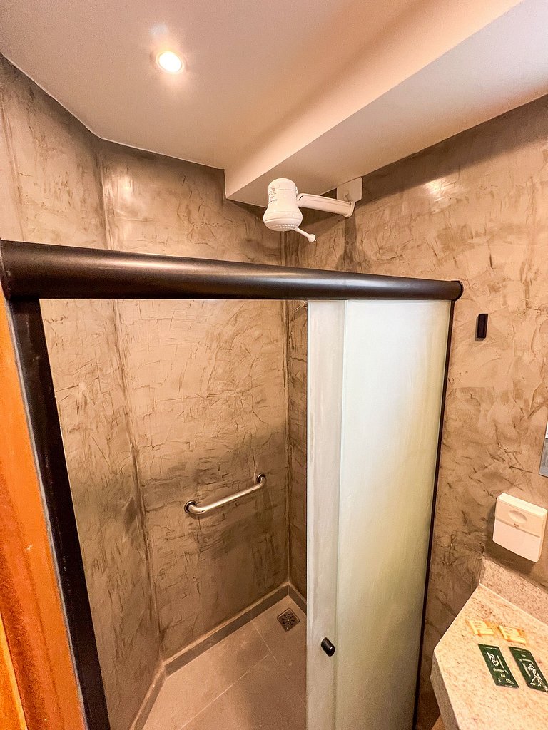 Flat elegante com varanda - 201 Villa Noah